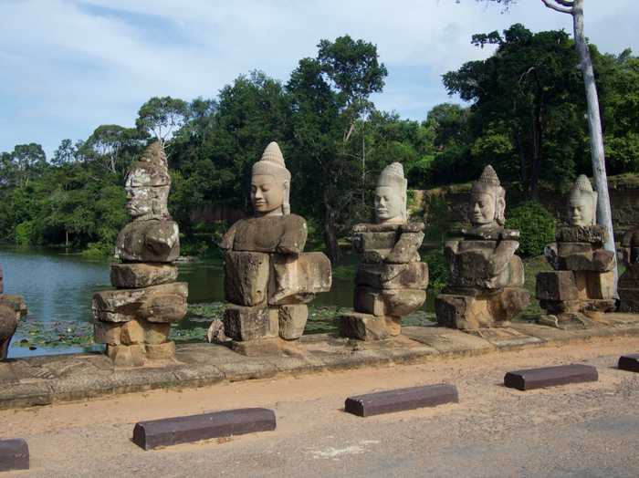 Bridge to the entrance of Angkor Thom