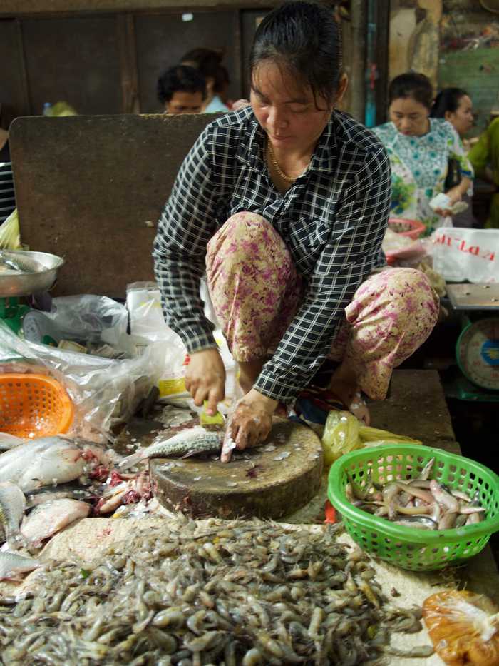 A woman butchering fresh seafood