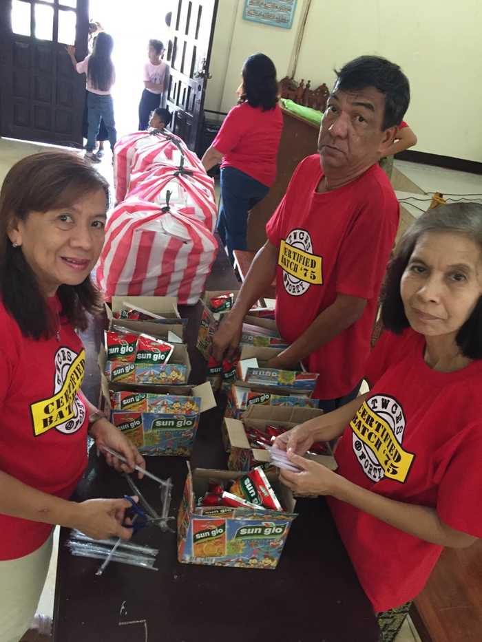 friends who care volunteers selfie