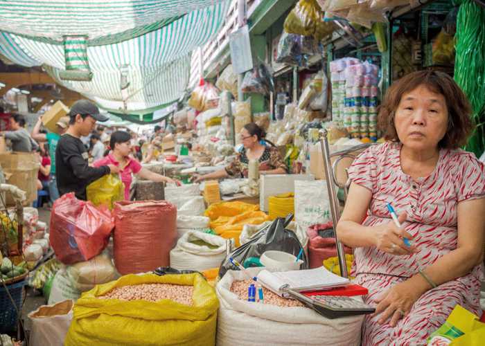 Busy morning markets