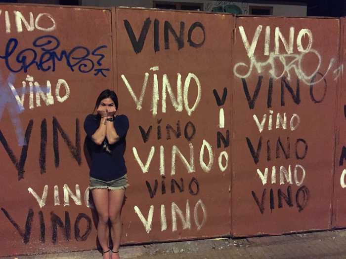 vino grafitti in santiago