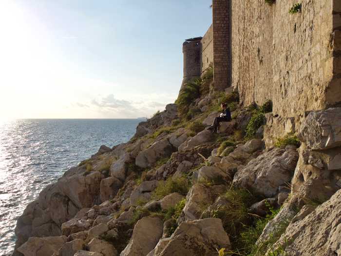 dubrovnik couple ocean sunset