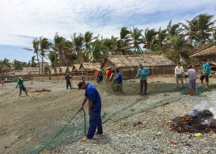 We helped fishermen in Kalibo fix their net