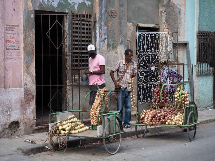 Onions for sale in Havana.