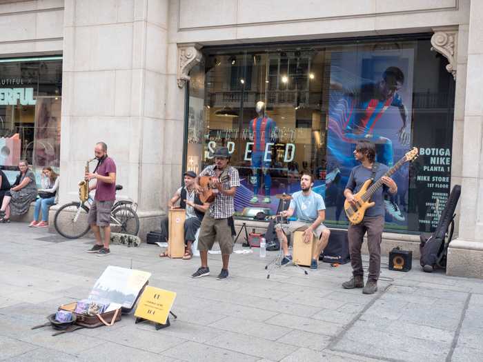 spain three days in barcelona musicians music la rambla